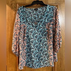 Torrid sz 1 patterned chiffon blouse